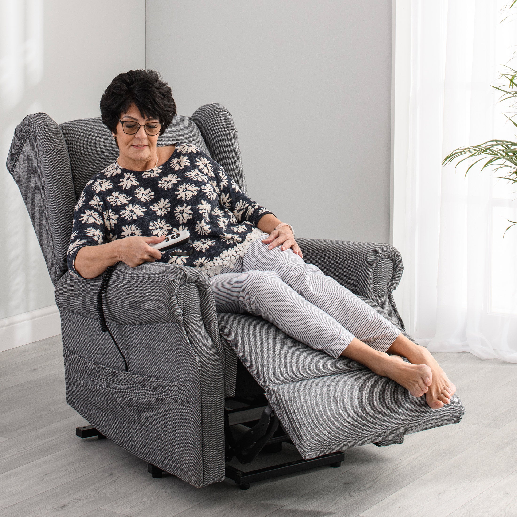 The Thames - Lateral Back Dual Motor Riser Recliner – Solutions Mobility
