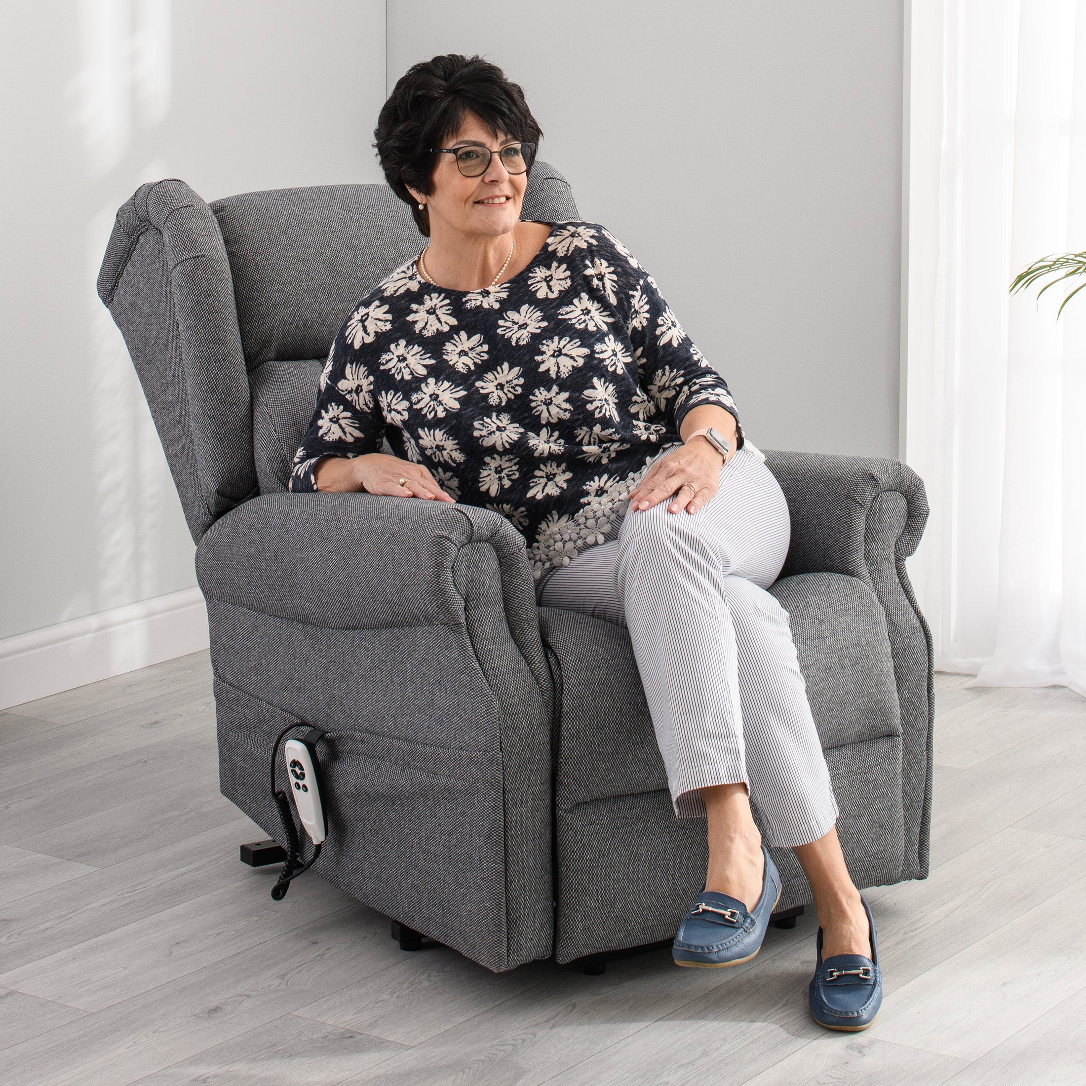 The Thames - Lateral Back Dual Motor Riser Recliner – Solutions Mobility